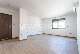 Split, Sirobuja, jednosoban stan na trećem katu NKP 47, 2 m2, Split, Appartamento