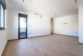 Split, Sirobuja, jednosoban stan na trećem katu NKP 47, 2 m2, Split, Appartamento