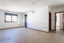 Split, Sirobuja, jednosoban stan na trećem katu NKP 47, 2 m2, Split, Appartamento