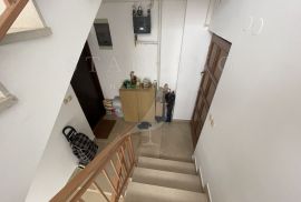 KUĆA S TRI STANA, PRODAJA, ZAGREB, DUBRAVA, 289 m2, Zagreb, House