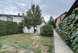 KUĆA S TRI STANA, PRODAJA, ZAGREB, DUBRAVA, 289 m2, Zagreb, House