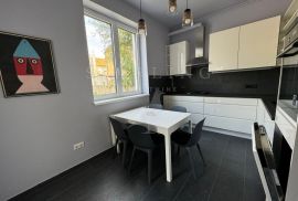 POSLOVNI PROSTOR, ZAKUP, ŠALATA, 136 m2, 5-sobni + 16 m2 GARSONIJERA, Zagreb, Stan