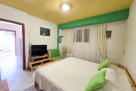 Stan + 2 Apartmana s vrtom  300m od mora, Poreč, Poreč, Daire