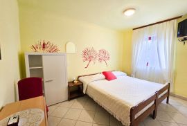 Stan + 2 Apartmana s vrtom  300m od mora, Poreč, Poreč, Daire