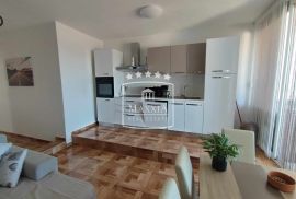 Gornji Karin - kuća 280 m2 sa garažom i bazenom! PRILIKA! 350000€, Obrovac, Casa