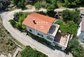 Novigrad - samostojeća kuća na zemljištu od 430m2! 250.000€, Novigrad, Casa