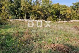 ISTRA, DUGA UVALA - Građevinsko zemljište s  ishodovanom građevinskom dozvolom, Marčana, Tierra