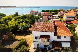 Umag, centar, moderan stan 80 metara do mora!, Umag, Flat