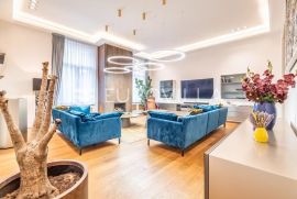 Zagreb, Dalmatinska ulica, luksuzan potpuno uređen četvetosoban stan 180 m2 i garaža, Zagreb, Appartment