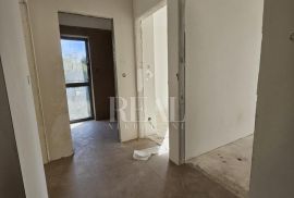 ECO Kostrena ,stan dvoetažan površine 196 m2,4S+db,bazen,terasa,garaža, Kostrena, Flat