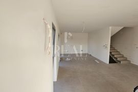 ECO Kostrena ,stan dvoetažan površine 198 m2,4S+db,balkon,terasa,garaža, Kostrena, Appartment