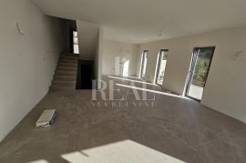 ECO Kostrena ,stan dvoetažan površine 197 m2,4S+db,balkon,terasa,garaža, Kostrena, Flat