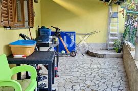 MALI LOŠINJ, CENTAR - Stan sa dvorištem na samo 500m od mora i glavnog trga, Mali Lošinj, Wohnung