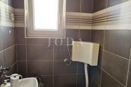 Kuća sa 3 stana 150m od mora, Crikvenica, House