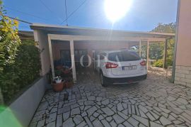 Kuća sa 3 stana 150m od mora, Crikvenica, House