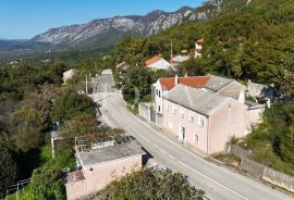 Šarmantna kuća s pogledom na more u mirnom zaleđu Crikvenice, Vinodolska Općina, Casa