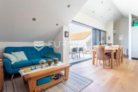 Brač, Supetar, atraktivan penthouse s lijepim pogledom, Supetar, Appartement