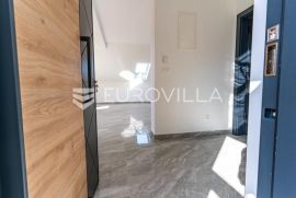 Požega, CENTAR, atraktivan trosoban stan 77 m2, Požega, Appartement