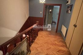 Kuća 360m2+30ari placa Šupla stena ID#1897, Voždovac, Famiglia