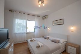 Opatija, kuća u neposrednoj blizini mora, 4 stana, okućnica, parking, Opatija, Casa