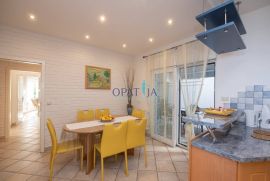 Opatija, kuća u neposrednoj blizini mora, 4 stana, okućnica, parking, Opatija, Casa