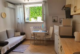 Opatija, kuća u neposrednoj blizini mora, 4 stana, okućnica, parking, Opatija, Casa