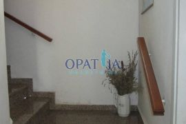 Opatija, Medveja, lijepa starina s velikom okućnicom, Opatija, Casa