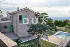 OPATIJA, BREGI - dvoetažni stan 100m2 s panoramskim pogledom na more i bazenom + okućnica, Matulji, Daire