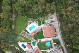 MARINIĆI, GORNJI ZAMET - kuća 180m2 s bazenom i prekrasno uređenom okućnicom 700m2, Viškovo, Ev