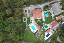 MARINIĆI, GORNJI ZAMET - kuća 180m2 s bazenom i prekrasno uređenom okućnicom 700m2, Viškovo, Ev