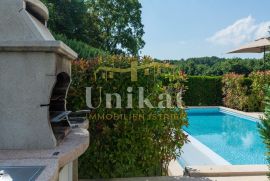 Moderna vila s unutarnjim i vanjskim bazenom, Rovinj, House