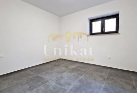 Stan s tri spavaće sobe na prizemlju, 1 km od mora, Poreč, Appartement