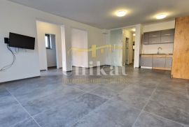 Stan s tri spavaće sobe na prizemlju, 1 km od mora, Poreč, Appartement