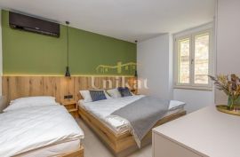 Kuća s tri apartmana samo 400 m od mora, Vrsar, Poreč, Maison