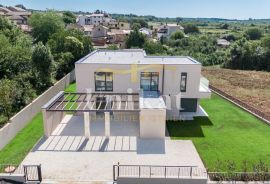 Prekrasna nova vila s bazenom i saunom, 303 m2 - ključ u ruke, Poreč, Haus