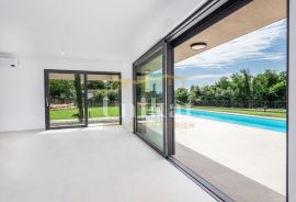 Prekrasna nova vila s bazenom i saunom, 303 m2 - ključ u ruke, Poreč, Haus