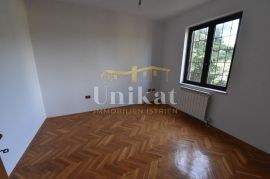 Prostrana kuća na samoj obali - za renovaciju, Novigrad, Haus