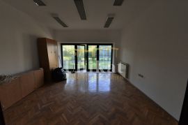 Prostrana kuća na samoj obali - za renovaciju, Novigrad, Haus