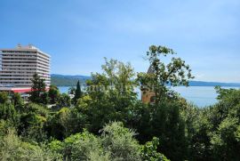 OPATIJA, stan 100 m2 s terasom prvi red do mora, Opatija, Stan