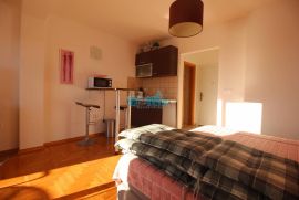 CRIKVENICA - APARTMAN 50 m OD PJEŠČANE PLAŽE!, Crikvenica, Apartamento