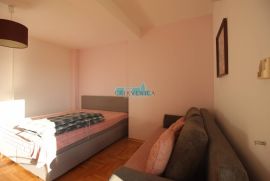 CRIKVENICA - APARTMAN 50 m OD PJEŠČANE PLAŽE!, Crikvenica, Apartamento