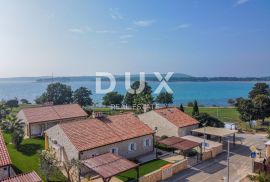 PULA, MEDULIN - luksuzni stan 78m2 u novogradnji 100m od mora, panoramski pogled na more, Medulin, Flat