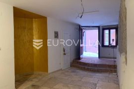 Istra, Rovinj, poslovni prostor 32 m2 - dugoročni najam, Rovinj, Εμπορικά ακίνητα