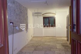 Istra, Rovinj, poslovni prostor 32 m2 - dugoročni najam, Rovinj, Εμπορικά ακίνητα