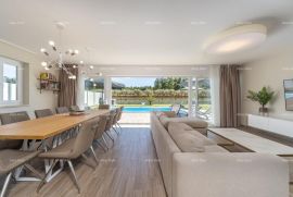 Kuća Prodaje se moderna villa sa bazenom, 360 m2, Poreč!, Poreč, بيت