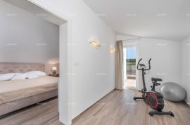 Kuća Prodaje se moderna villa sa bazenom, 360 m2, Poreč!, Poreč, بيت