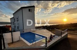 CRIKVENICA - 4 apartmana s bazenom i panoramskim pogledom, Crikvenica, Σπίτι