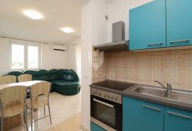 Poreč, okolica, PRILIKA! Dva stana sa vlastitom okućnicom, Poreč, Appartement