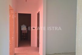 Pula/Gregovica - stan 86 m2 u visokom roh bau -1.kat, Pula, Apartamento