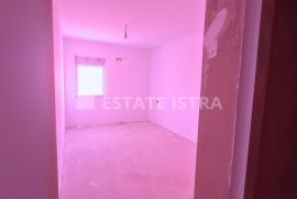 Pula/Gregovica - stan 86 m2 u visokom roh bau -1.kat, Pula, Apartamento